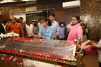 Celebs Pay Last Respects to Superstar Krishna